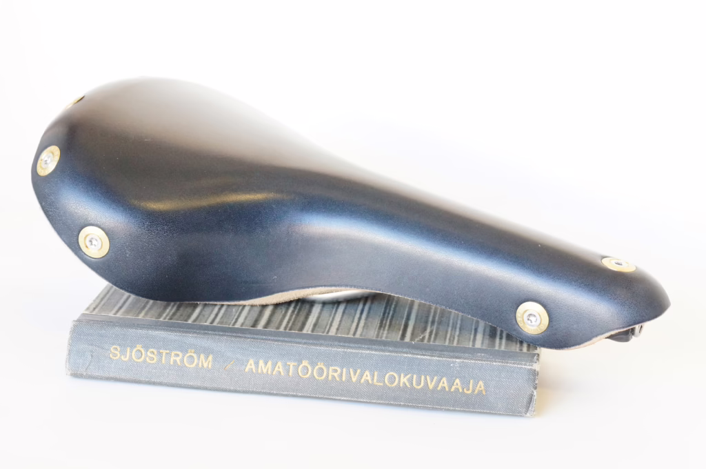 Gilles Berthoud Aravis -satula, titaanikiskot